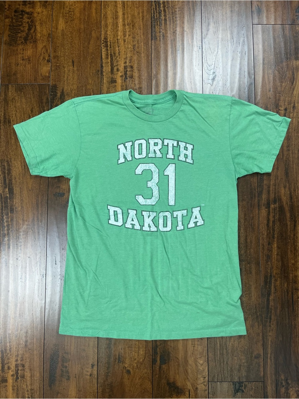 UND North Dakota Sioux Hockey 31 Zane McIntyre T-Shirt Men’s Medium.